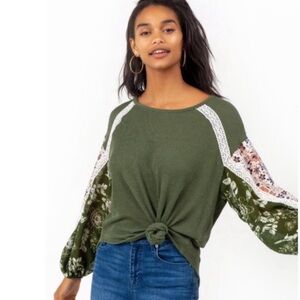 Francesca’s Blue Rain - Katia Green Contrast Floral Top